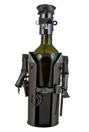 dekoracyjny-stojak-na-wino-policjant-decorative-wine-botel-holder-w67