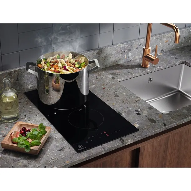 plyta-ceramiczna-electrolux-lhr3233ck-stan-nowy-kolor-dominujacy-czarny