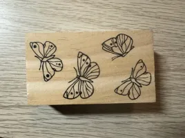 drewniana-pieczatka-dekoracyjna-ramka-z-motywem-kwiatow-7x7cm