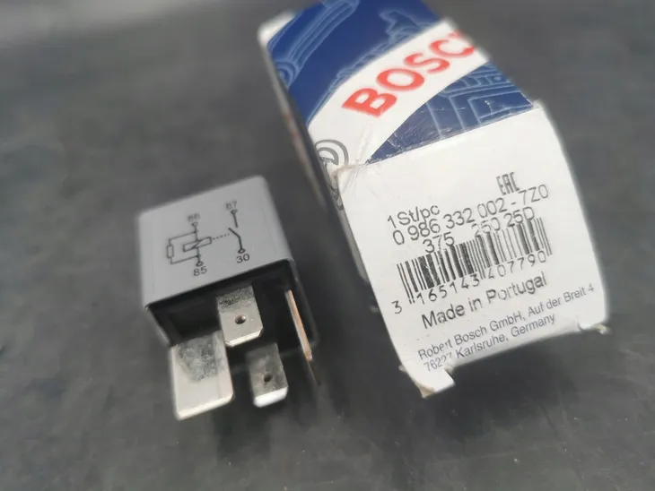przekaznik-12v-70a-bosch-wersja-europejska