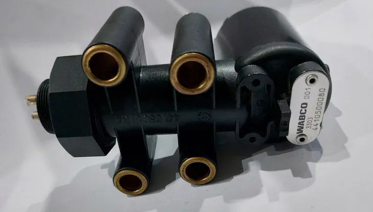 czujnik-ecas-mb-wabco-producent-czesci-wabco