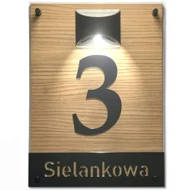 tabliczka-z-numerem-domu-podswietlana-solarna-drewniana-tablica-numer-domu