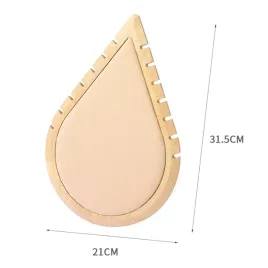 ekspozytor-na-naszyjniki-dla-sklepu-z-materialu-zamszowego-latwy-w-czys