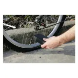 kompresor-mini-na-baterie-latarka-led-roweru-motocykla-auta-motoru-stan-nowy-kod-producenta-72149