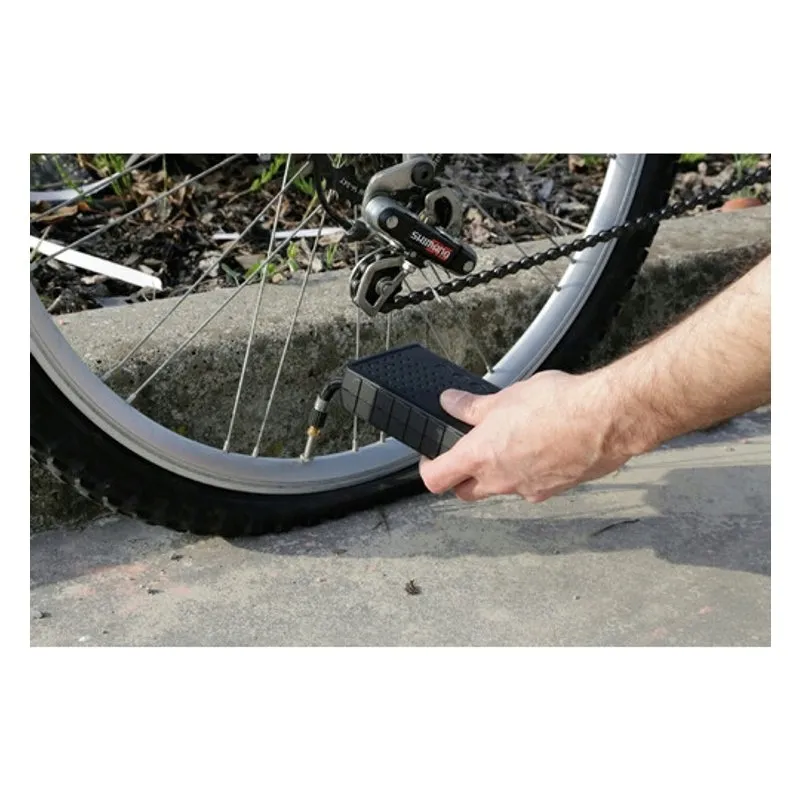 kompresor-mini-na-baterie-latarka-led-roweru-motocykla-auta-motoru