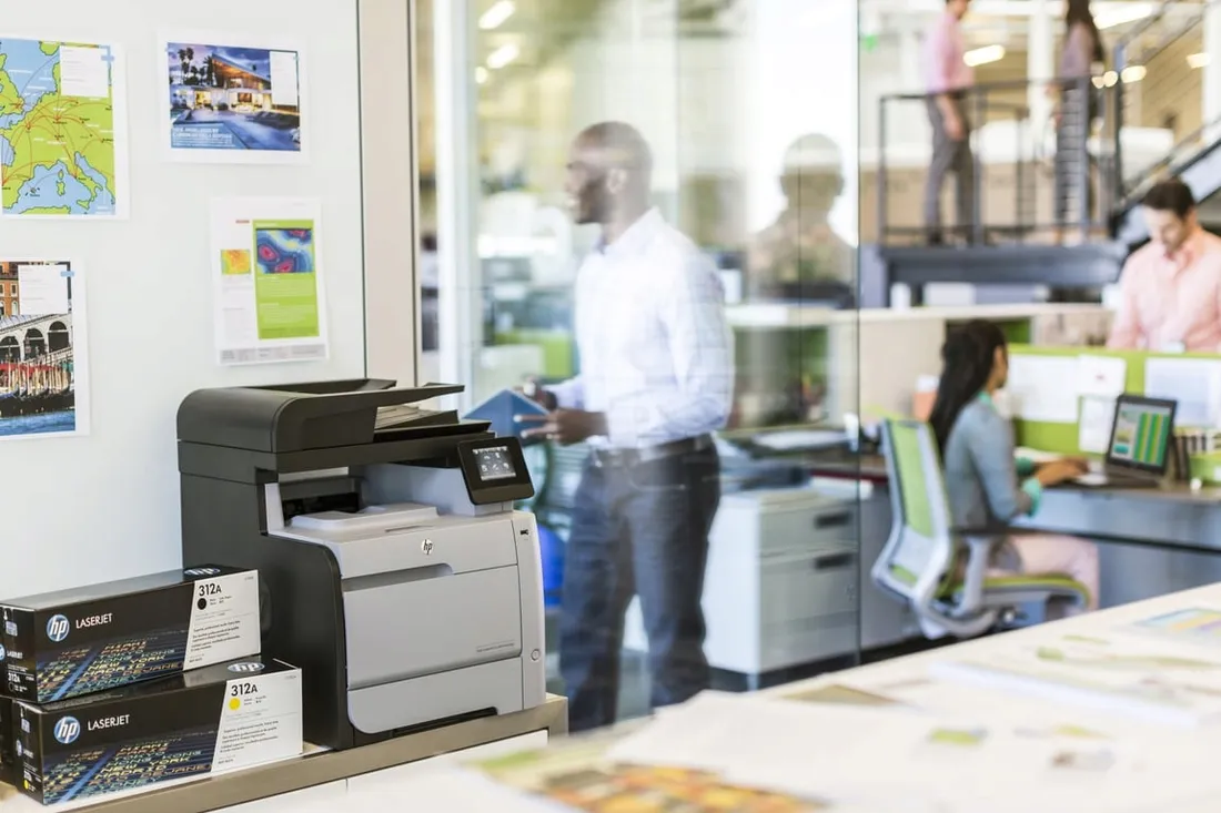 hp-wklad-laserjet-312a-z-czarnym-tonerem