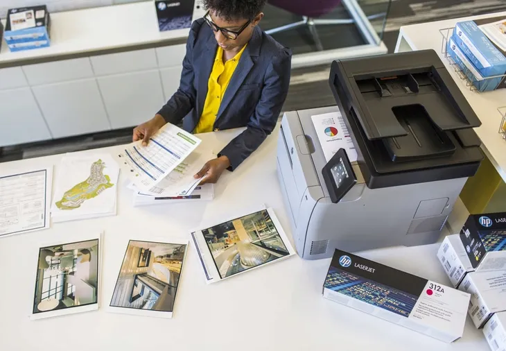hp-wklad-laserjet-312a-z-czarnym-tonerem
