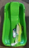 sanki-race-zielone-material-plastikowe