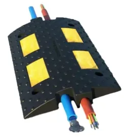 progi-kablowe-pomosty-najazd-na-kable-oslony-kabli