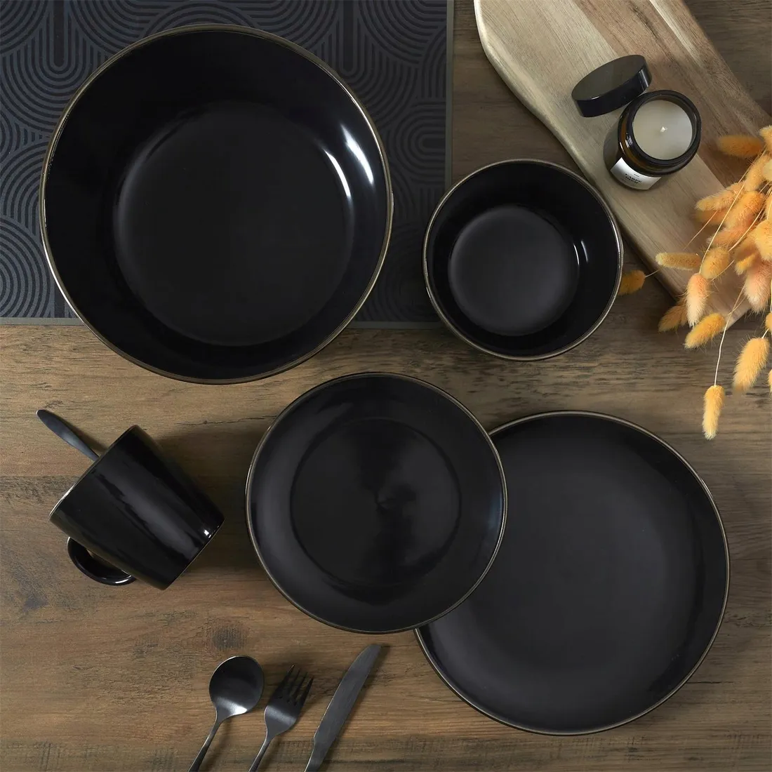 kubek-lisere-dore-400-ml-czarny-stan-nowy