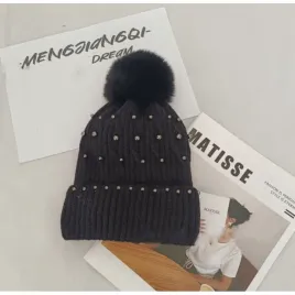 czapka-zimowa-dzianinowa-uniwersalna-ciepla-z-pomponem-i-perelkami-akrylo