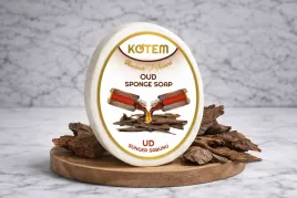 mydlo-w-gabce-kotem-oud-125-g-naturalne-2w1-peeling-zapach-orientalny