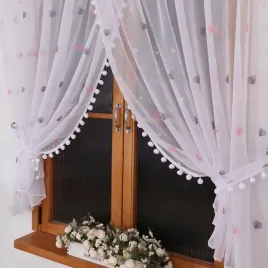 firana-sable-z-pomponikami-150x400-cm-elegancka-firanka-tasma-ciepla-biala