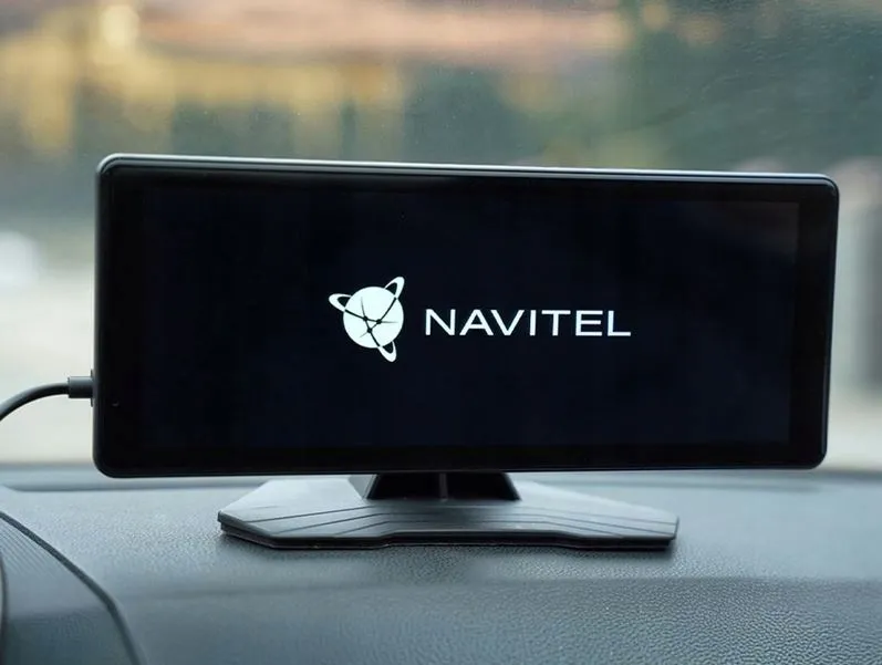 ekran-multimedialny-navitel-ds1020-carplay-android-auto-wifi-bluetooth