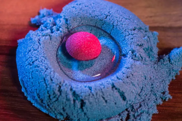 piasek-dynamiczny-1kg-naturalny-wysokosc-produktu-34-cm