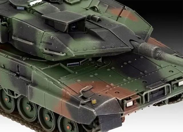 model-plastikowy-czolg-leopard-2a7v-1-72-stan-zlozenia-do-zlozenia