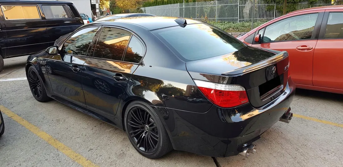 lotka-spoiler-bmw-e60-m-performance-czarny-polysk