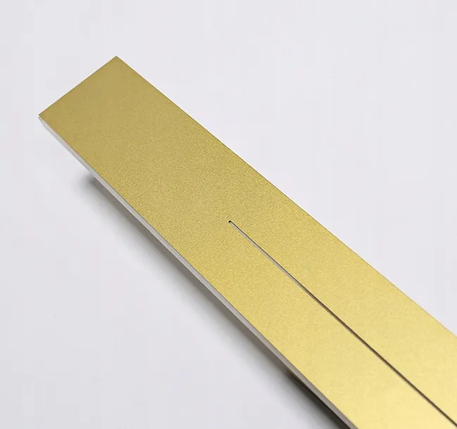 nowoczesna-liniowa-lampa-scienna-led-kinkiet-line-gap-100cm-wobako-zloty-material-dominujacy-aluminium