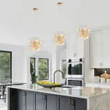 lampa-wiszaca-sufitowa-krysztalowa-glamour-zyrandol-zloty-nad-stol-jadalnia-pomieszczenie-biuro-jadalnia-korytarz-schody-kuchnia-salon