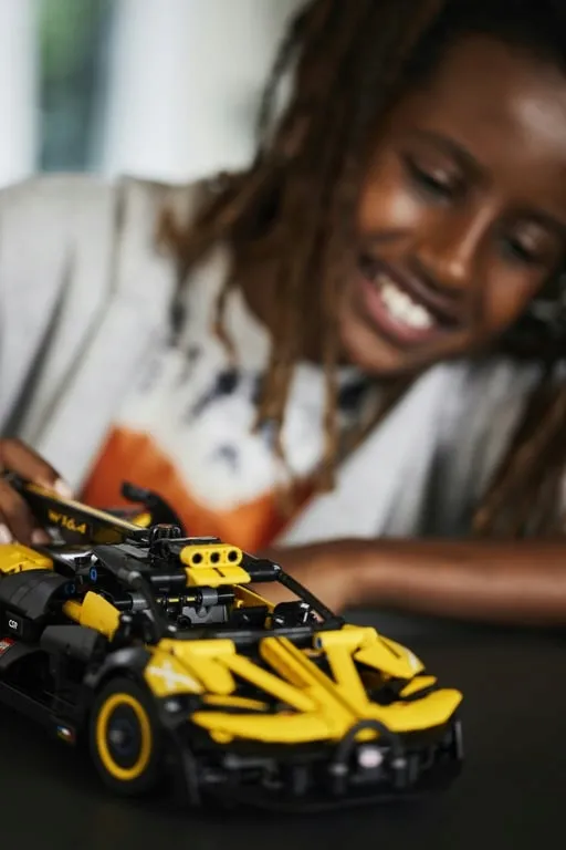 lego-technic-bolid-bugatti