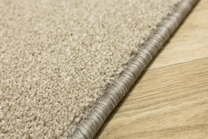 dywan-bezowy-gruby-gladki-mieciutki-na-filcu-do-pokoju-key-west-150x250-cm-grubosc-11-mm-kolor-bezowy