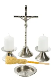 komplet-koledowy-duzy-srebrny-pasyjka-krzyz-swieczniki-kropidlo-miseczka