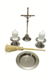 komplet-koledowy-duzy-srebrny-pasyjka-krzyz-swieczniki-kropidlo-miseczka