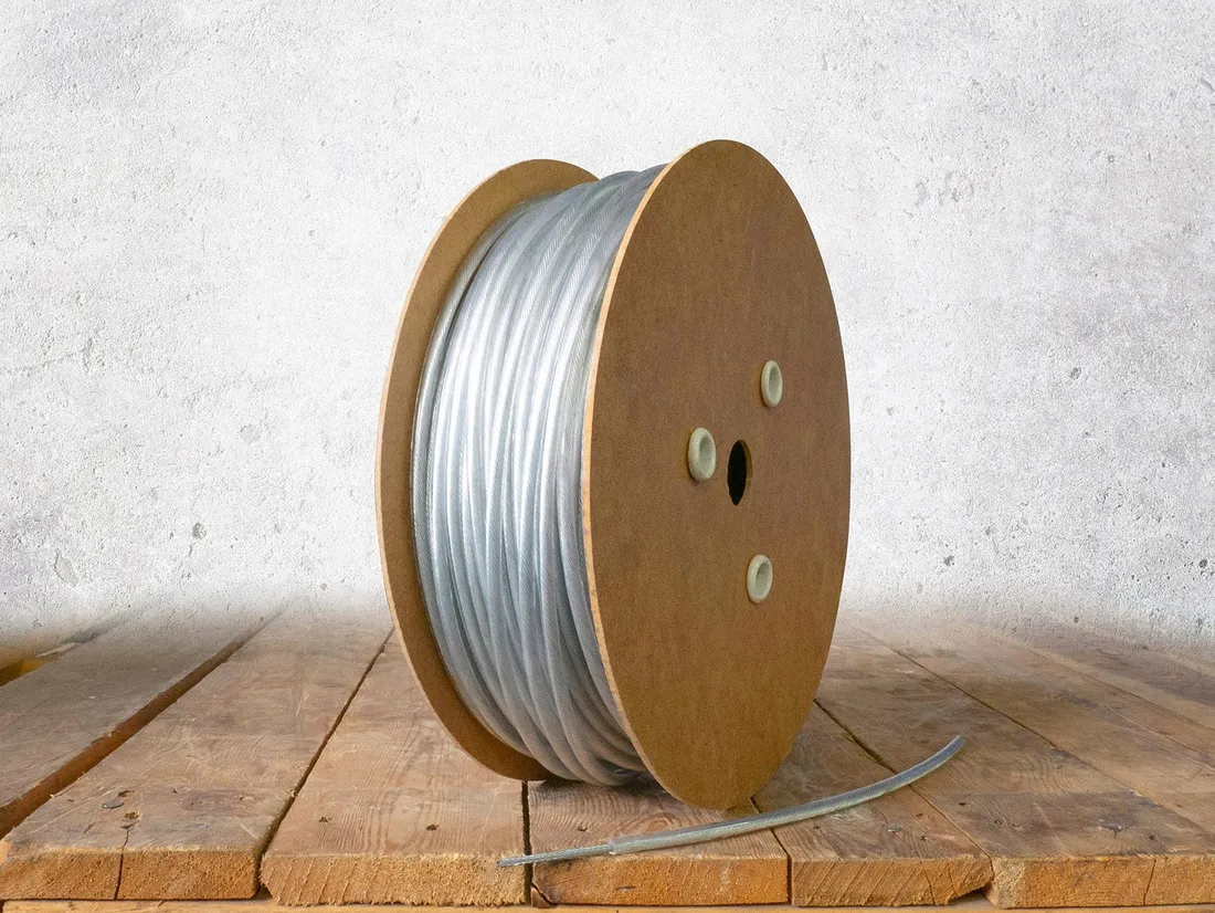 linka-lina-stalowa-w-pcv-25-5mm-100m-bezbarwna-stan-nowy