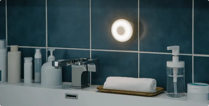 lampka-mi-motion-activated-night-light-2-ksztalt-zarowki-tradycyjna