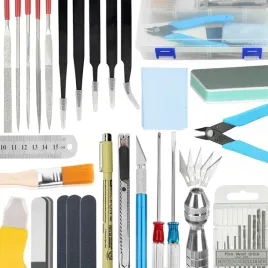 zestaw-startowy-narzedzi-i-przyborow-modelarskich-dla-poczatkujacych-41x