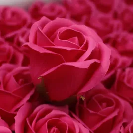 awgifts-mydlana-roza-rose-box-50-sztuk