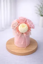 flower-box-swiece-sojowe-prezent-urodziny-imieniny-wieczny-bukiet