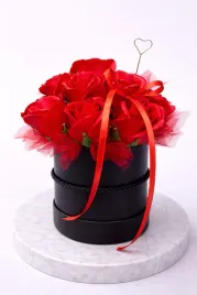 flowerbox-kwiaty-mydlane-roze-mydlane-prezent-walentynki-upominek-dla-niej
