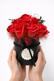 flower-box-wieczny-bukiet-roze-kwiaty-mydlane-pachnace-gotowy-prezent