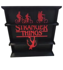 polka-na-figurki-stranger-things-kinder-joy-display-stand-czarna