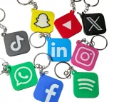 personalizowany-brelok-nfc-linkedin-material-plastikowe