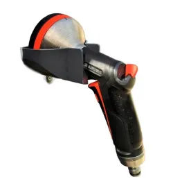 uchwyt-na-sciane-na-spryskiwacz-ogrodowy