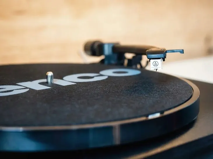 gramofon-lenco-l-30bk-czarny-sterowanie-polautomatyczne