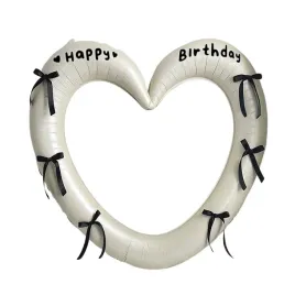 balon-serce-bezowy-w-czarne-kokardki-happy-birthday-ramka-do-selfie-zdjec