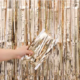 kurtyna-dekoracyjna-szampanskie-zloto-zaslona-imprezowa-urodziny-party