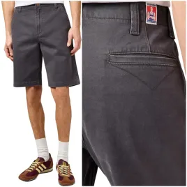wrangler-casey-jones-chino-shorts-faded-krotkie-czarne-spodenki-szorty-w33