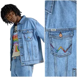 wrangler-anti-fit-trucker-jacket-pride-luzna-kurtka-katana-jeansowa-m