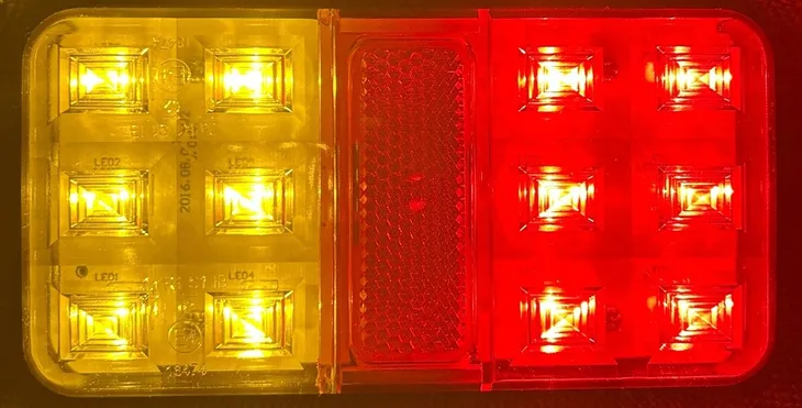 lampa-tylna-led-12-24v-stan-nowy