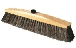 miotla-drewniana-z-wlosiem-naturalnym-do-zamiataniapodlog-domu-tarasu