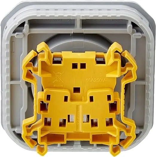 gniazdo-elektryczne-scienne-legrand-szary