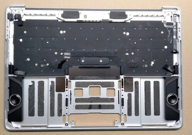 palmrest-topcase-do-laptopa-apple-macbook-pro-13-a1706-rodzaj-zamiennik