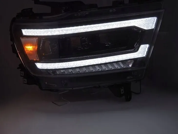 lampy-reflektory-full-led-black-do-dodge-ram-19-22-jakosc-czesci-zgodnie-z-gvo-p-zamiennik-o-jakosci-porownywalnej-do-oryginalu