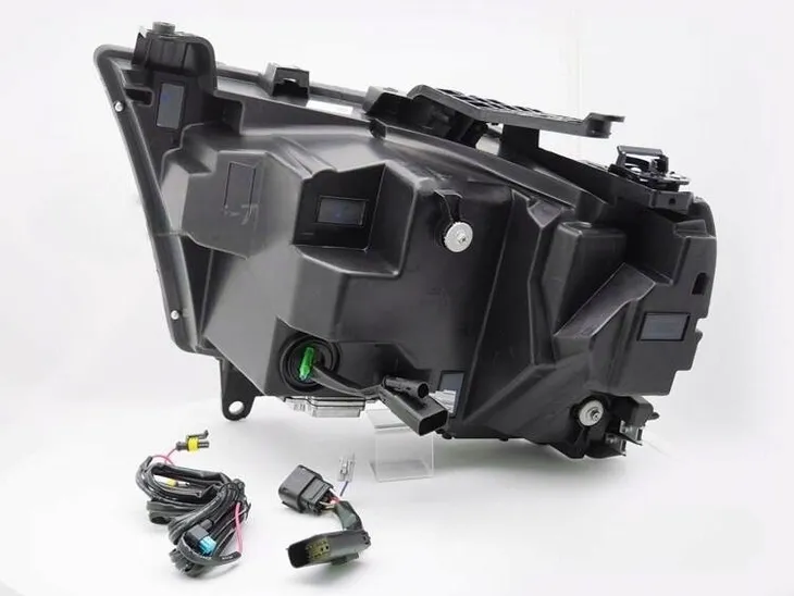 lampy-reflektory-full-led-black-do-dodge-ram-19-22-informacje-dodatkowe-zarowki-w-zestawie