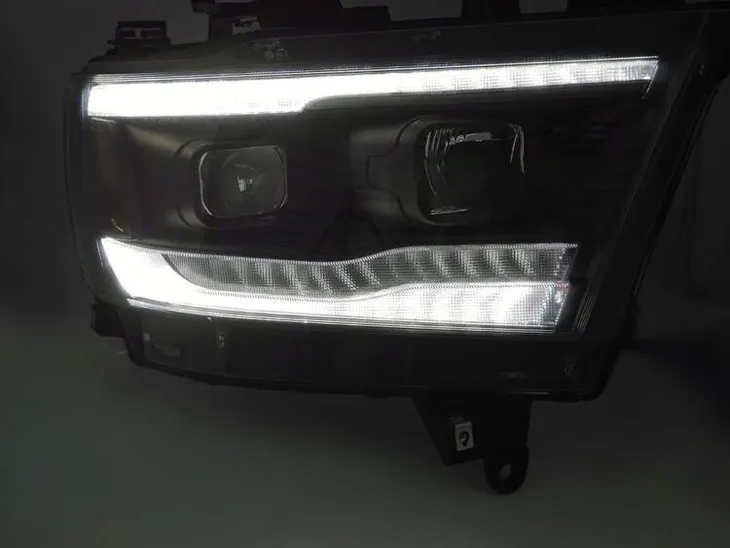 lampy-reflektory-black-led-do-dodge-ram-19-22-jakosc-czesci-zgodnie-z-gvo-p-zamiennik-o-jakosci-porownywalnej-do-oryginalu