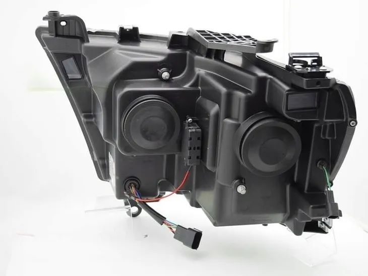 lampy-reflektory-black-led-do-dodge-ram-19-22-informacje-dodatkowe-zarowki-w-zestawie